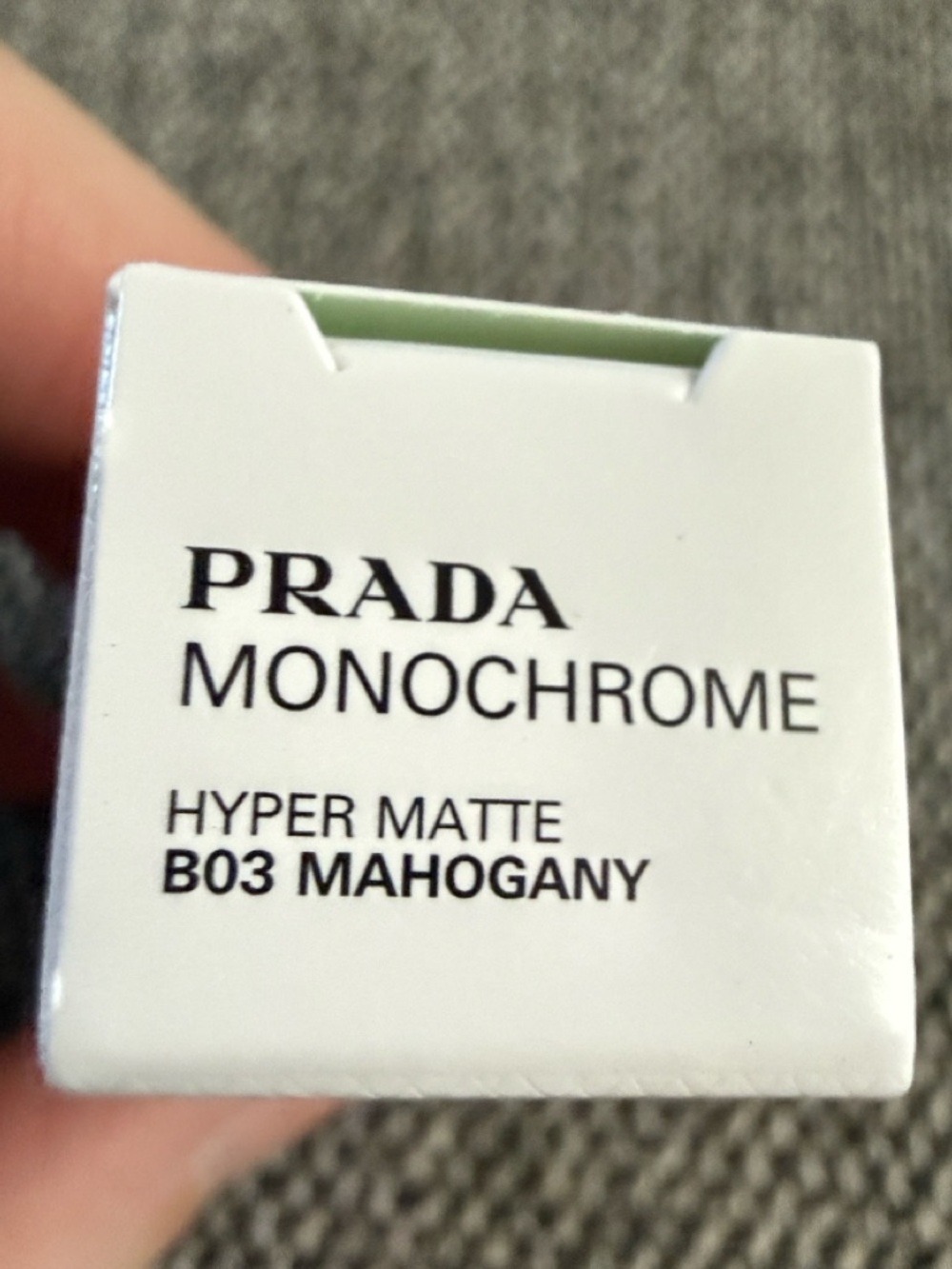 Prada Monochrome Durable
Weightless Lipcolor B03 Manogany Hyper Matte Mini 1.3g - Picture 8 of 10